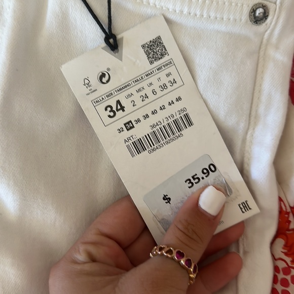 BNWT Zara TRF MID-RISE FLARE CROPPED JEANS - Picture 2 of 8